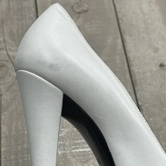 Saint Laurent Leather Pointed Pumps In White - Picture 7 of 16